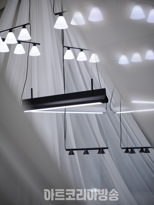 동대문 DDP 뮤지엄 3F 'New Heritage' 조명에 담긴 정성의 기록