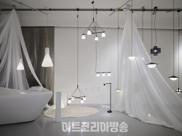 동대문 DDP 뮤지엄 3F 'New Heritage' 조명에 담긴 정성의 기록