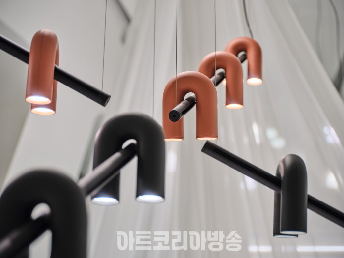 동대문 DDP 뮤지엄 3F 'New Heritage' 조명에 담긴 정성의 기록