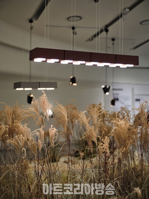 동대문 DDP 뮤지엄 3F 'New Heritage' 조명에 담긴 정성의 기록