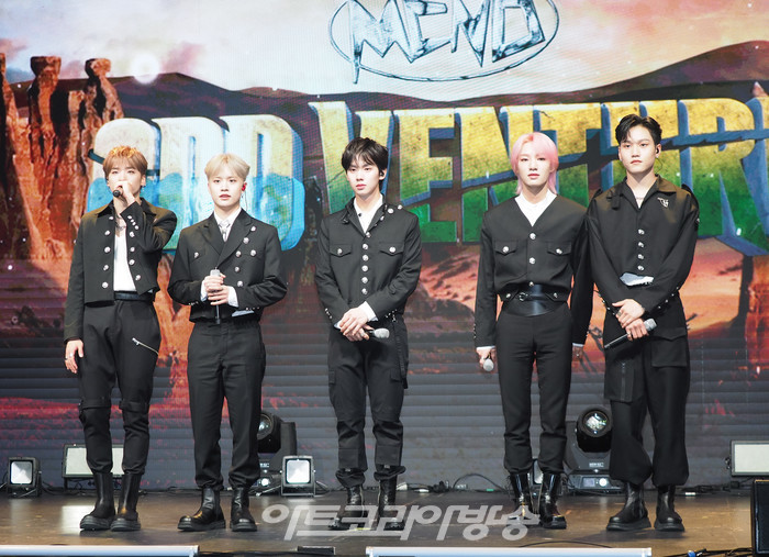 MCND(엠씨엔디) 미니 5집 '오드벤처'(ODD-VENTURE) 발매 기념 쇼케이스(사진 왼쪽부터 캐슬제이-빅-윈-휘준-민재) 2023.11.22 사진 ⓒ아트코리아방송 DB