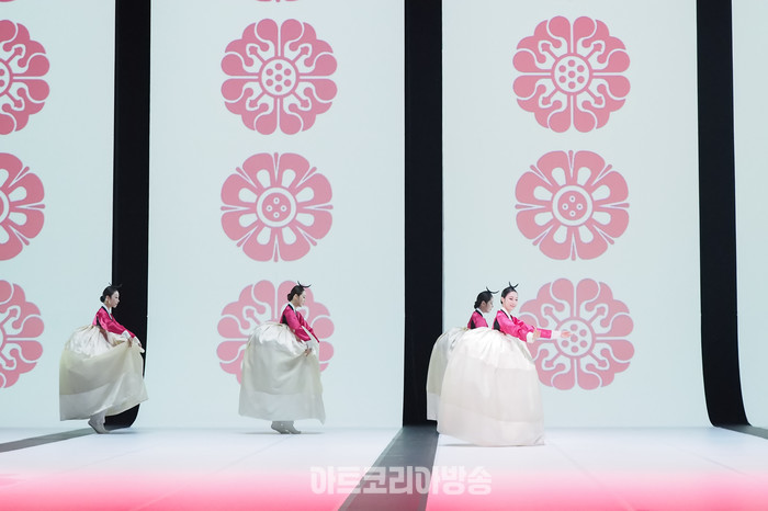 국립무용단 '묵향' 전막 프레스콜. 2023.12.13 사진 ⓒ아트코리아방송 이용선 기자​