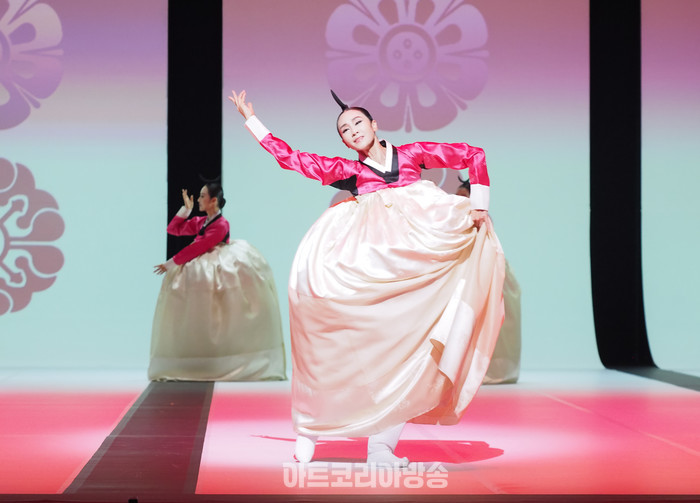 국립무용단 '묵향' 전막 프레스콜. 2023.12.13 사진 ⓒ아트코리아방송 이용선 기자​