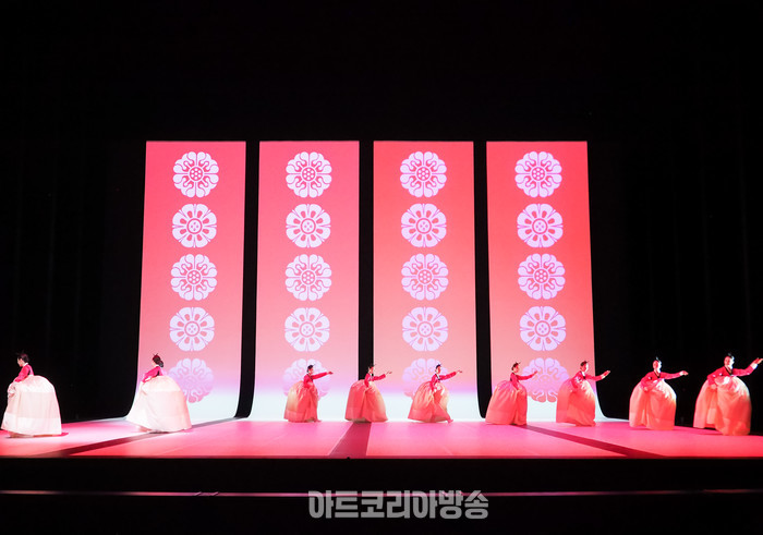 국립무용단 '묵향' 전막 프레스콜. 2023.12.13 사진 ⓒ아트코리아방송 이용선 기자​