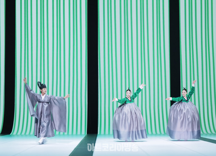 국립무용단 '묵향' 전막 프레스콜. 2023.12.13 사진 ⓒ아트코리아방송 이용선 기자​