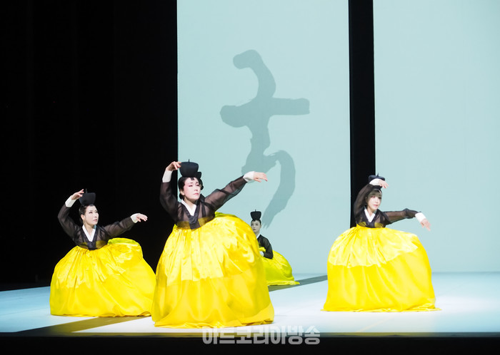 국립무용단 '묵향' 전막 프레스콜. 2023.12.13 사진 ⓒ아트코리아방송 이용선 기자​