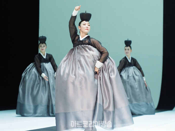 국립무용단 '묵향' 전막 프레스콜. 2023.12.13 사진 ⓒ아트코리아방송 이용선 기자​