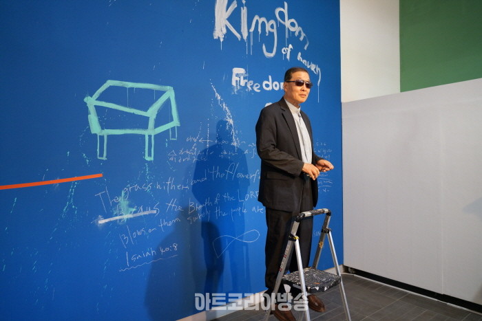 ‘네 오른손이 하는 일을 왼손이 모르게하라’, 퍼포먼스, 2023_1