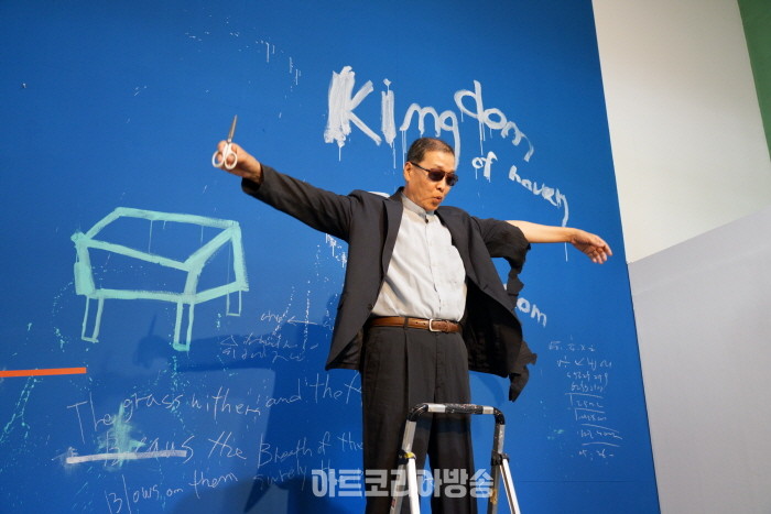 ‘네 오른손이 하는 일을 왼손이 모르게하라’, 퍼포먼스, 2023_2