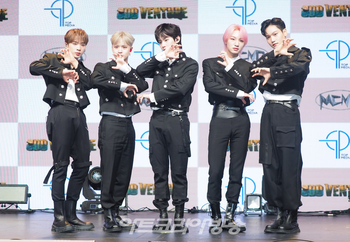 MCND(엠씨엔디) 미니 5집 '오드벤처'(ODD-VENTURE) 발매 기념 쇼케이스(사진 왼쪽부터 캐슬제이-빅-윈-휘준-민재) 2023.11.22 사진 ⓒ아트코리아방송 DB