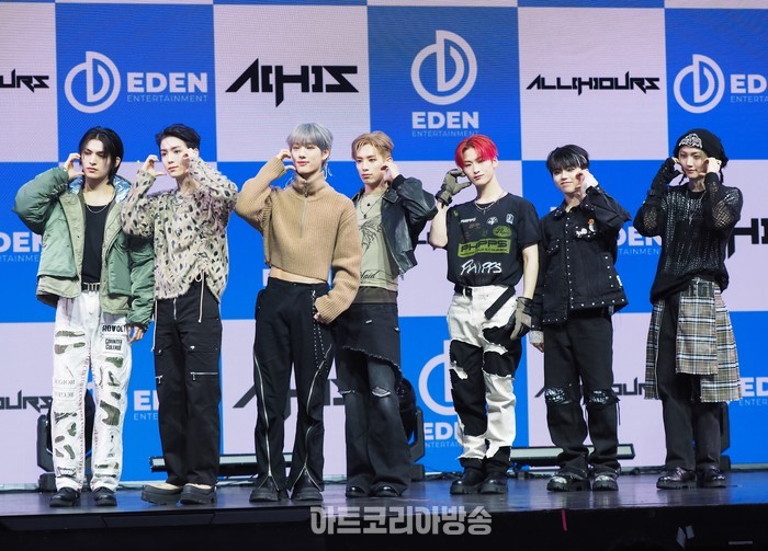 올아워즈 첫 번째 미니 앨범 '올아워즈'(ALL OURS) 데뷔 쇼케이스. 2024.01.10 사진 ⓒ아트코리아방송 이용선 기자​​