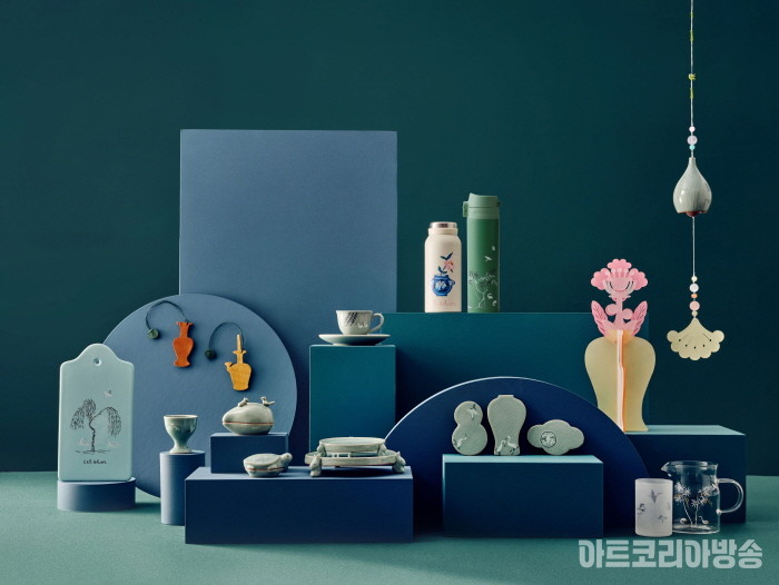 국립박물관문화재단_청자,곁┃한국공예·디자인문화진흥원