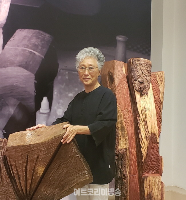 국제갤러리와 리만머핀, 한국 1세대 여성 조각가 김윤신과 공동 소속 계약전