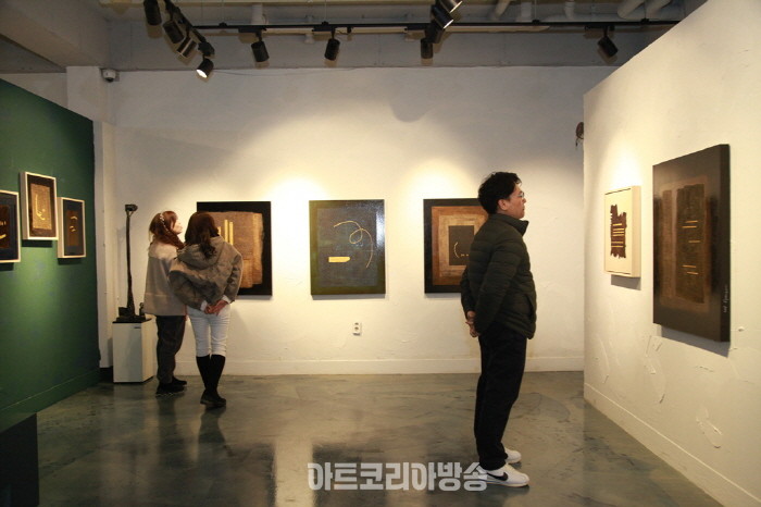 석굴암 주지 도일 스님, ‘청룡의 해 108용 특별전시회’