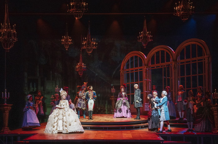 뮤지컬 '마리 앙투아네트' (2021) 넘버 '그녈 봐' 장면. 제공 EMK뮤지컬컴퍼니