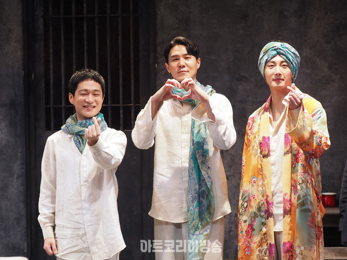 연극 '거미여인의 키스' 프레스콜(사진 왼쪽부터 전박찬-이율-정일우) 2024.02.02 사진 ⓒ아트코리아방송 이용선 기자
