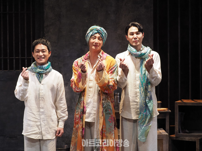 연극 '거미여인의 키스' 프레스콜(사진 왼쪽부터 전박찬-정일우-이율) 2024.02.02 사진 ⓒ아트코리아방송 이용선 기자