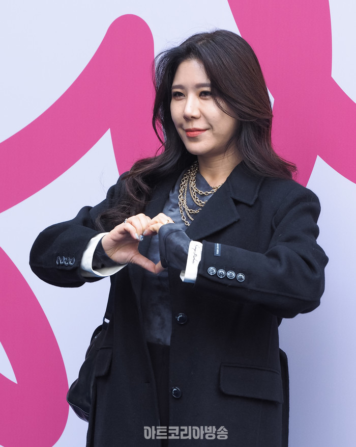 2024 F/W 서울패션위크 이준복 디자이너의 브랜드 '리이'(RE RHEE) 포토월 (가수 향기) 2024.02.03 사진 ⓒ아트코리아방송 이용선 기자