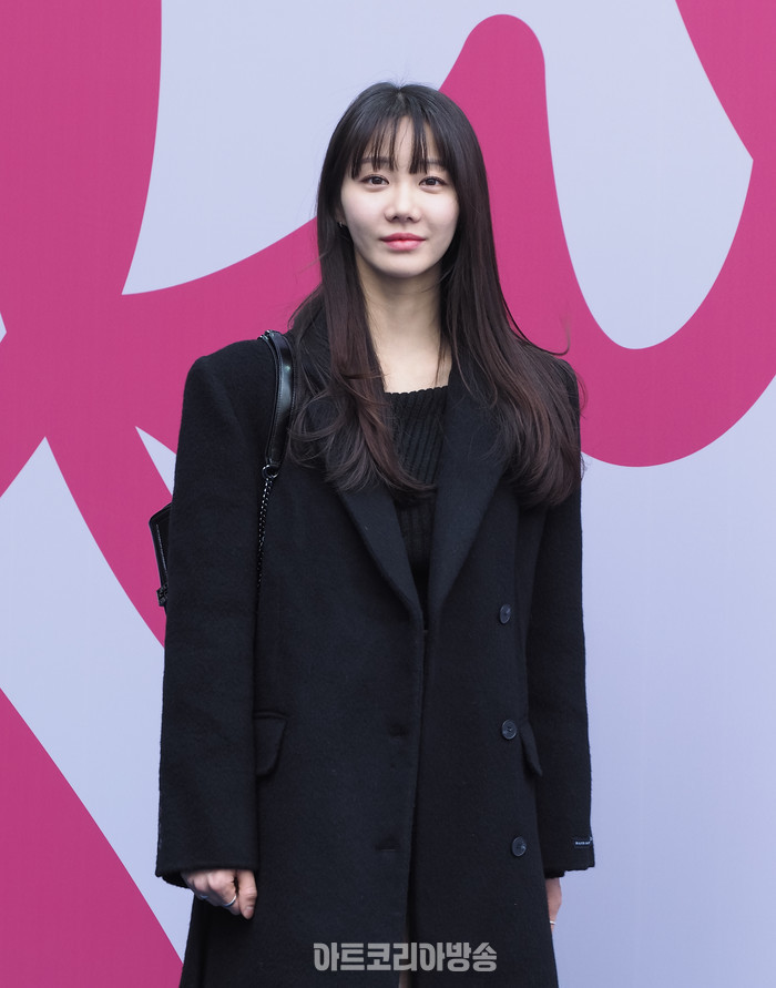 24 F/W 서울패션위크 이준복 디자이너의 브랜드 '리이'(RE RHEE) 포토월 (배우 한그루) 2024.02.03 사진 ⓒ아트코리아방송 이용선 기자