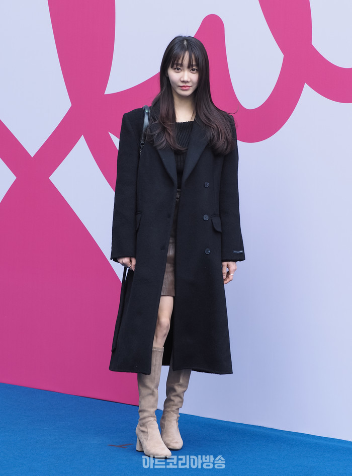 24 F/W 서울패션위크 이준복 디자이너의 브랜드 '리이'(RE RHEE) 포토월 (배우 한그루) 2024.02.03 사진 ⓒ아트코리아방송 이용선 기자