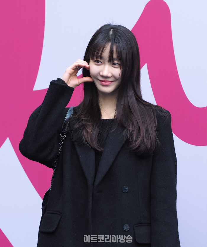 24 F/W 서울패션위크 이준복 디자이너의 브랜드 '리이'(RE RHEE) 포토월 (배우 한그루) 2024.02.03 사진 ⓒ아트코리아방송 이용선 기자