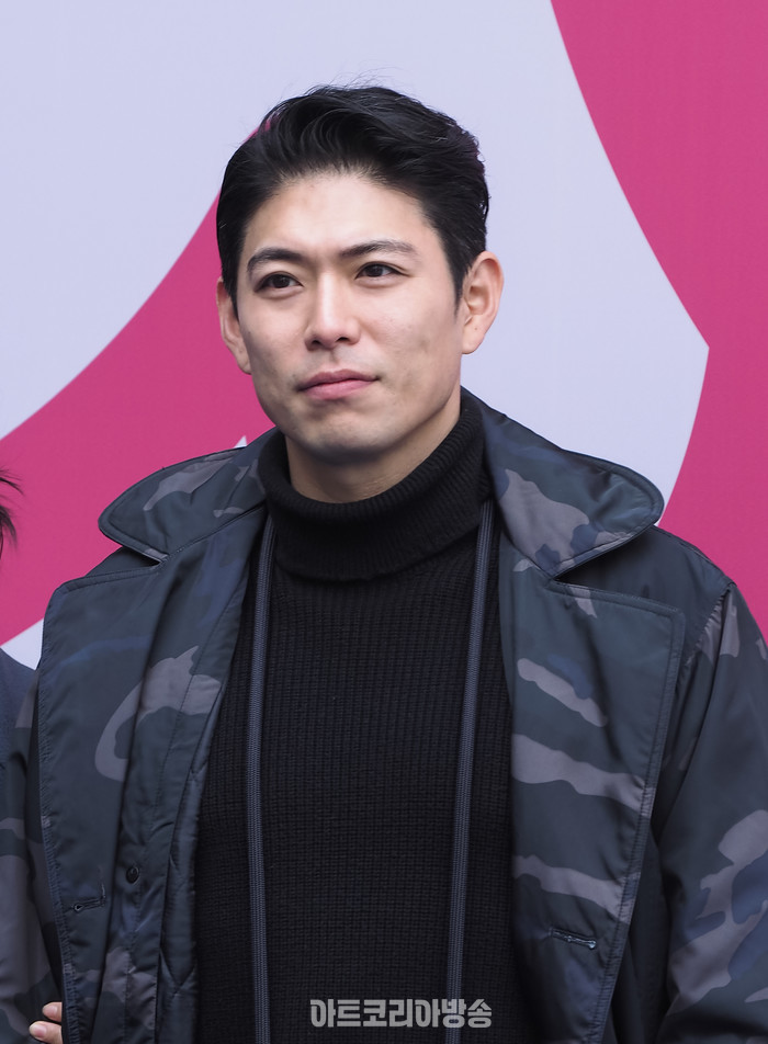 24 F/W 서울패션위크 이준복 디자이너의 브랜드 '리이'(RE RHEE) 포토월 (배우 박원빈, 심영은) 2024.02.03 사진 ⓒ아트코리아방송 이용선 기자