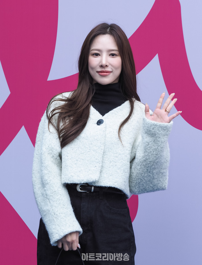 2024 F/W 서울패션위크 이준복 디자이너의 브랜드 '리이'(RE RHEE) 포토월 (환승연애2 이나연) 2024.02.03 사진 ⓒ아트코리아방송 이용선 기자