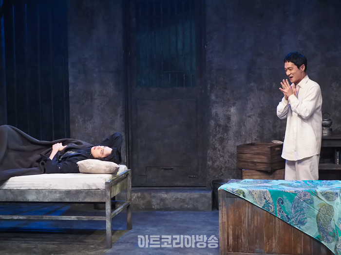 연극 '거미여인의 키스' 프레스콜(몰리나 역 전박찬, 발렌틴 역 최석진) 2024.02.02 사진 ⓒ아트코리아방송 이용선 기자