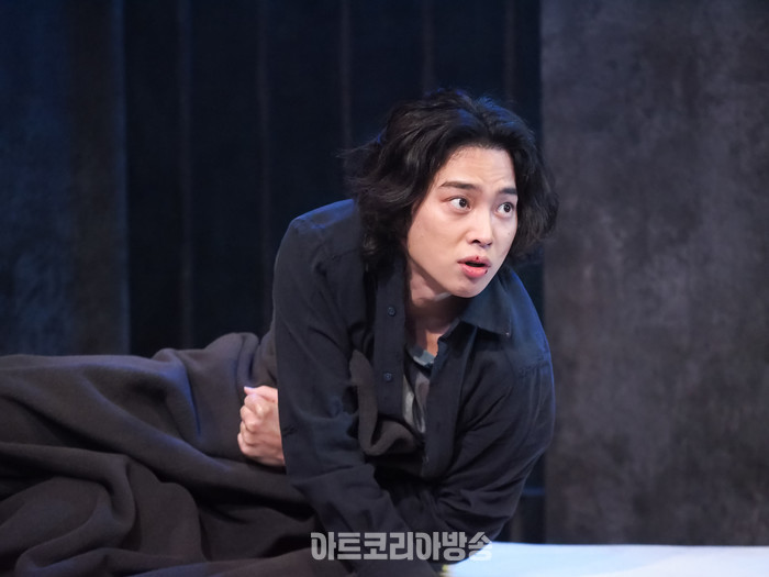 연극 '거미여인의 키스' 프레스콜(발렌틴 역 최석진) 2024.02.02 사진 ⓒ아트코리아방송 이용선 기자