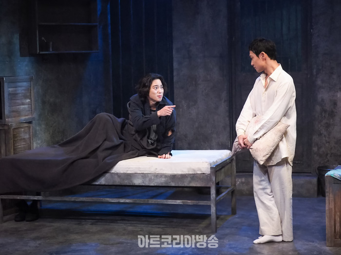 연극 '거미여인의 키스' 프레스콜(몰리나 역 전박찬, 발렌틴 역 최석진) 2024.02.02 사진 ⓒ아트코리아방송 이용선 기자