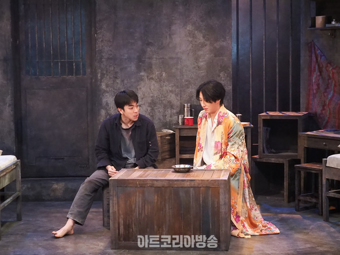 연극 '거미여인의 키스' 프레스콜(몰리나 역 정일우, 발렌틴 역 박정복) 2024.02.02 사진 ⓒ아트코리아방송 이용선 기자