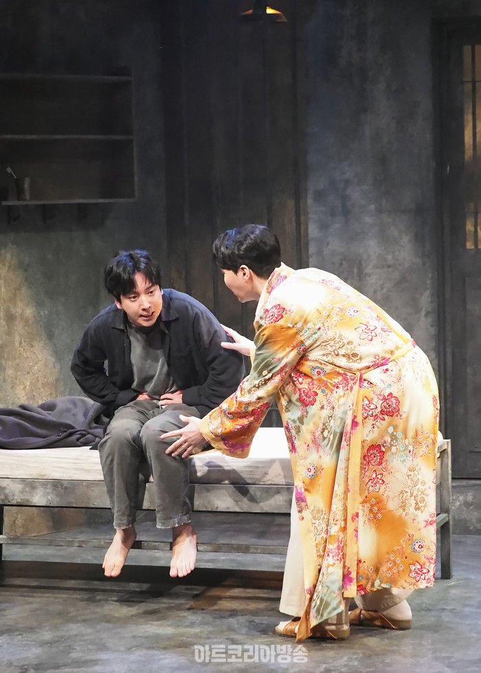 연극 '거미여인의 키스' 프레스콜(몰리나 역 이율, 발렌틴 역 차선우) 2024.02.02 사진 ⓒ아트코리아방송 이용선 기자