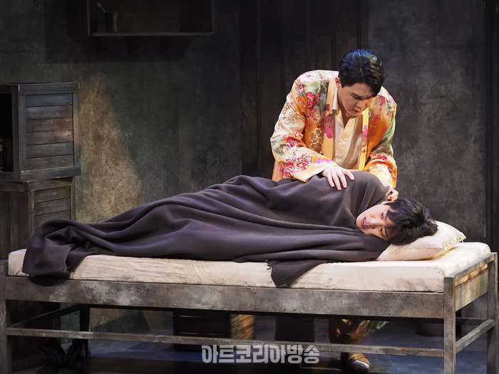 연극 '거미여인의 키스' 프레스콜(몰리나 역 이율, 발렌틴 역 차선우) 2024.02.02 사진 ⓒ아트코리아방송 이용선 기자