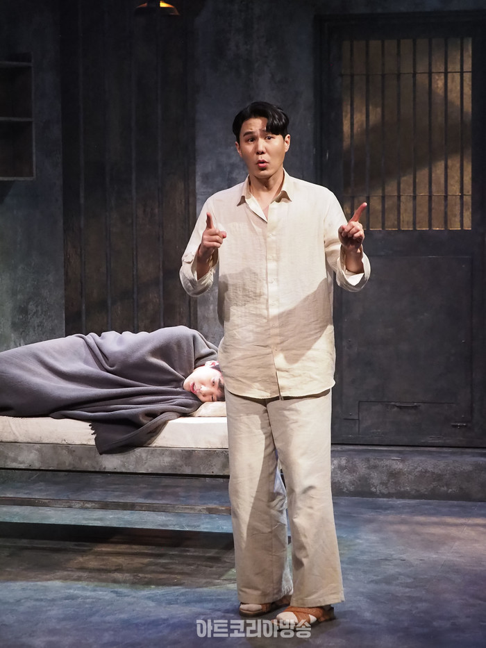 연극 '거미여인의 키스' 프레스콜(몰리나 역 이율, 발렌틴 역 차선우) 2024.02.02 사진 ⓒ아트코리아방송 이용선 기자