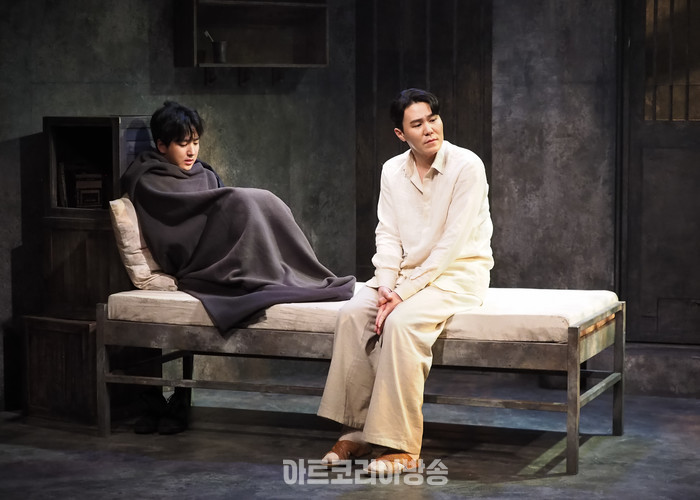 연극 '거미여인의 키스' 프레스콜(몰리나 역 이율, 발렌틴 역 차선우) 2024.02.02 사진 ⓒ아트코리아방송 이용선 기자