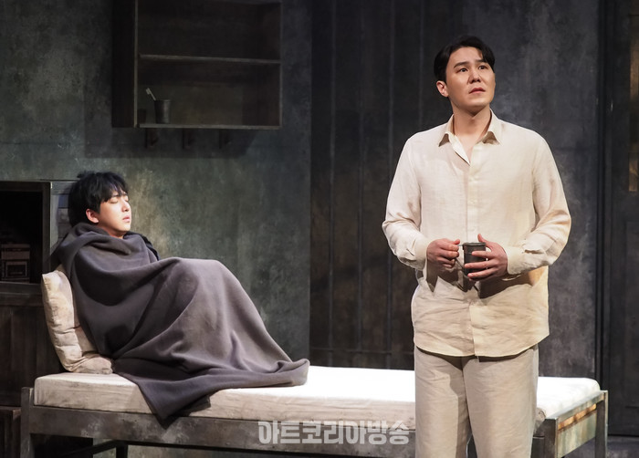 연극 '거미여인의 키스' 프레스콜(몰리나 역 이율, 발렌틴 역 차선우) 2024.02.02 사진 ⓒ아트코리아방송 이용선 기자