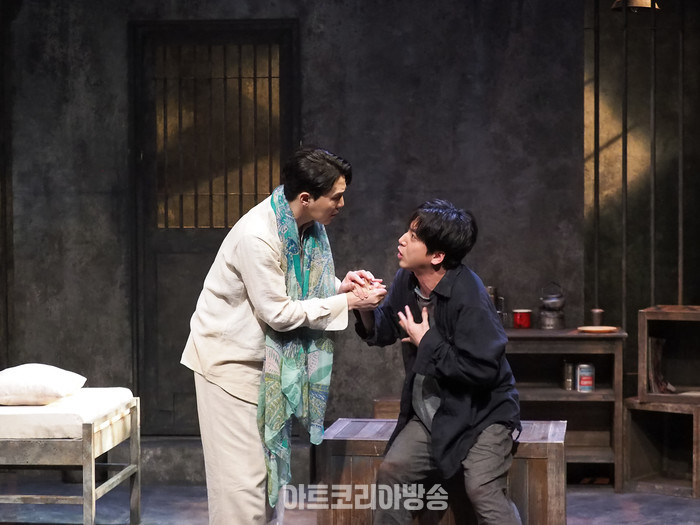 연극 '거미여인의 키스' 프레스콜(몰리나 역 이율, 발렌틴 역 차선우) 2024.02.02 사진 ⓒ아트코리아방송 이용선 기자