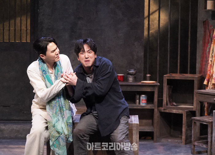 연극 '거미여인의 키스' 프레스콜(몰리나 역 이율, 발렌틴 역 차선우) 2024.02.02 사진 ⓒ아트코리아방송 이용선 기자