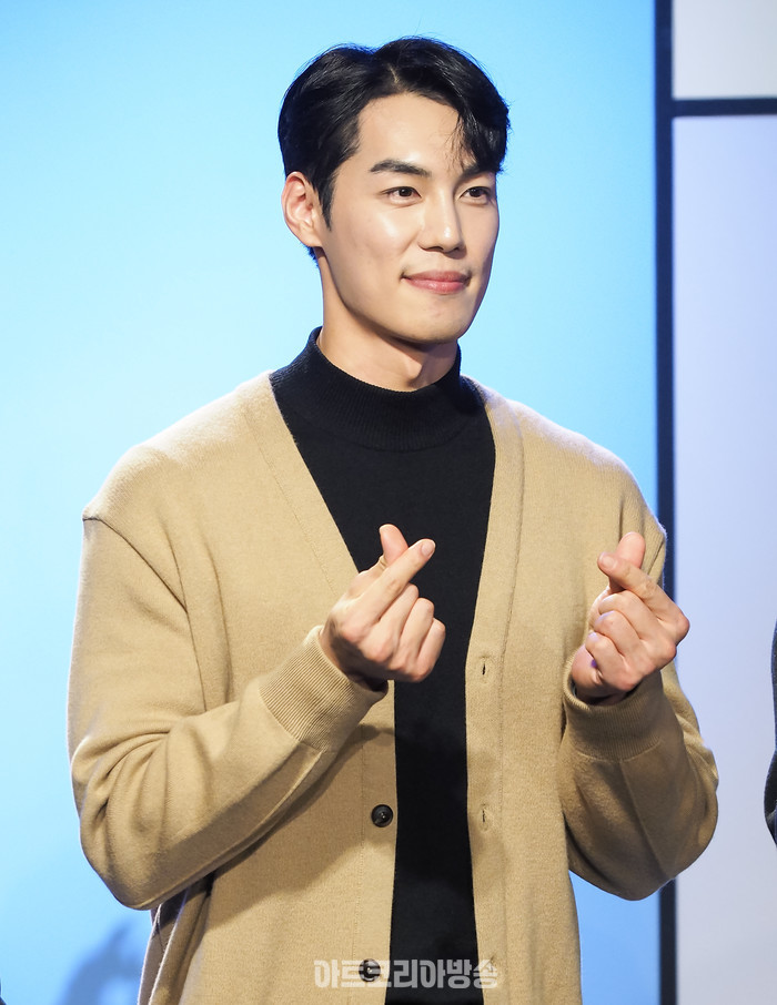 연극 '남사친 여사친' 프레스콜(성진 역 김진우) 2024.02.06 사진 ⓒ아트코리아방송 이용선 기자