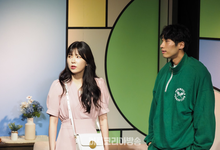 연극 '남사친 여사친' 프레스콜(미리 역 표혜미, 민석 역 노진욱) 2024.02.06 사진 ⓒ아트코리아방송 이용선 기자