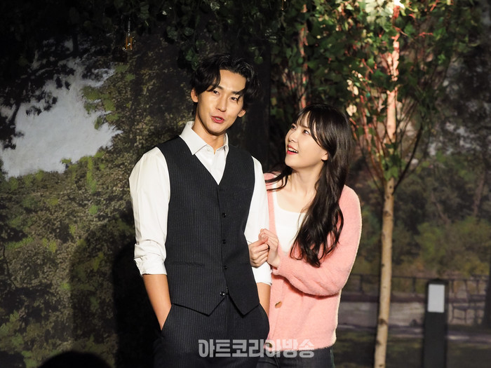 연극 '남사친 여사친' 프레스콜(성진 역 정승환, 미리 역 표혜미) 2024.02.06 사진 ⓒ아트코리아방송 이용선 기자