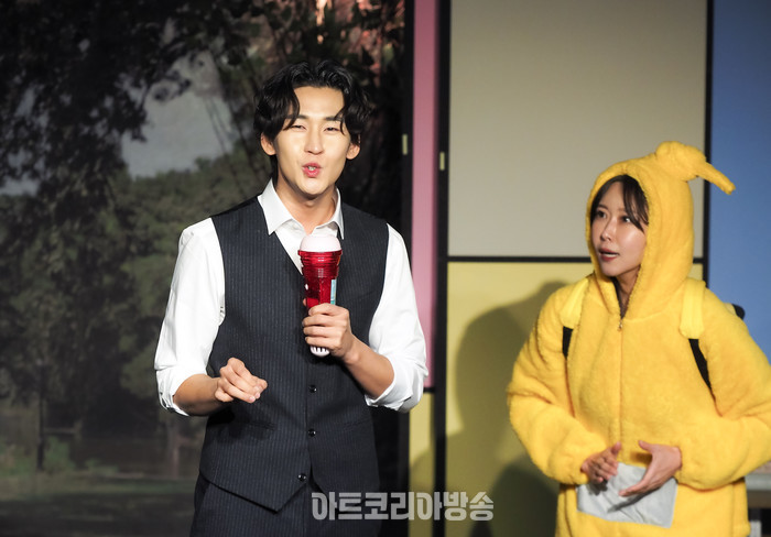 연극 '남사친 여사친' 프레스콜(성진 역 정승환, 윤지 역 외 김도연) 2024.02.06 사진 ⓒ아트코리아방송 이용선 기자