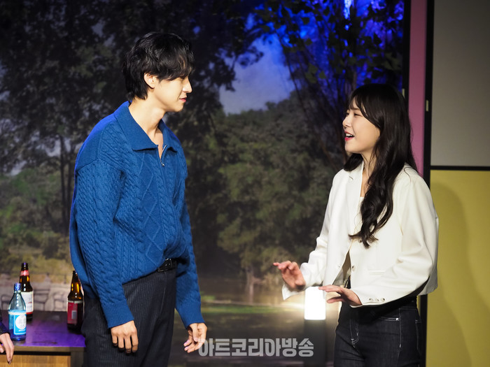 연극 '남사친 여사친' 프레스콜(성진 역 정승환, 미리 역 표혜미) 2024.02.06 사진 ⓒ아트코리아방송 이용선 기자