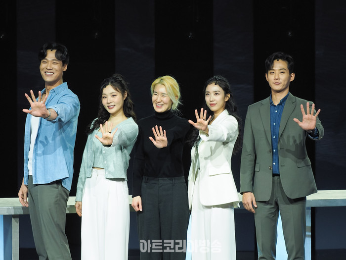 뮤지컬 '라스트 파이브 이어스' 프레스콜(사진 왼쪽부터 최재림, 민경아, 이지영 연출, 박지연, 이충주) 2024.02.14 ⓒ아트코리아방송 이용선 기자