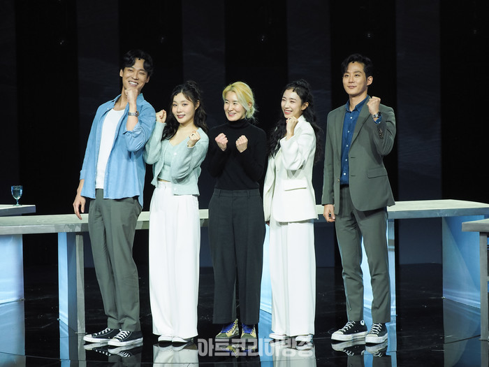 뮤지컬 '라스트 파이브 이어스' 프레스콜(사진 왼쪽부터 최재림, 민경아, 이지영 연출, 박지연, 이충주) 2024.02.14 ⓒ아트코리아방송 이용선 기자