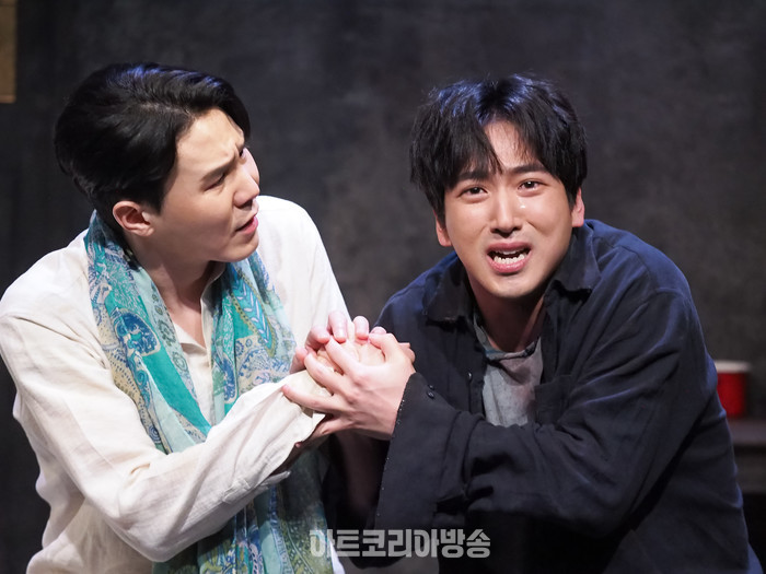 연극 '거미여인의 키스' 프레스콜(몰리나 역 이율, 발렌틴 역 차선우) 2024.02.02 사진 ⓒ아트코리아방송 이용선 기자