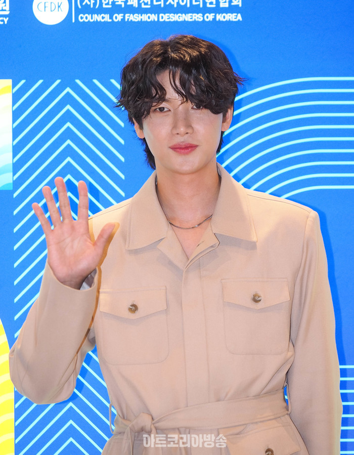 패션코드 2024 F/W 박소현 디자이너 브랜드 니치투나잇(NICHE2NIGHT) 포토월 행사(노지훈) 2024.03.21 사진 ⓒ아트코리아방송 이용선 기자