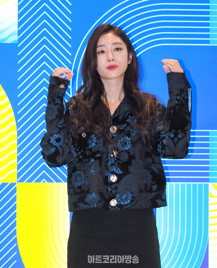 패션코드 2024 F/W 박소현 디자이너 브랜드 니치투나잇(NICHE2NIGHT) 포토월 행사(서지수) 2024.03.21 사진 ⓒ아트코리아방송 이용선 기자