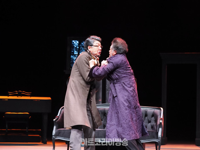 서울시극단 연극 '욘, John' 프레스콜(빌헬름 폴달 역 김신기) 2024.03.29 사진 ⓒ아트코리아방송 이용선 기자