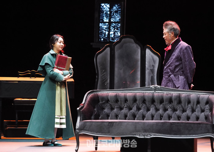 서울시극단 연극 '욘, John' 프레스콜(프리다 폴달 역 엄예지) 2024.03.29 사진 ⓒ아트코리아방송 이용선 기자